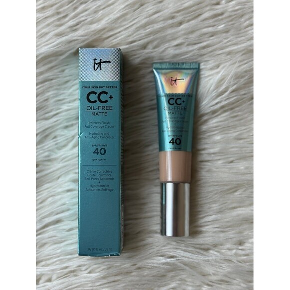 IT Cosmetics CC+ Cream Natural Matte Foundation with SPF 40 Fair Light - Picture 3 of 12